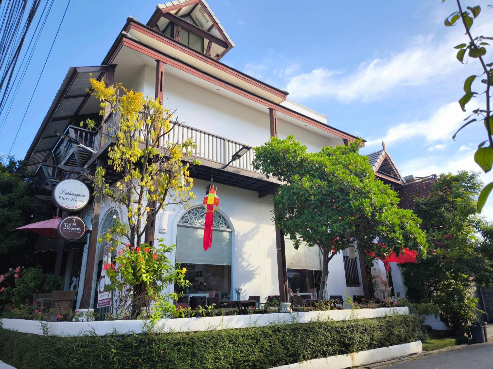Hotel Ratchiangsaen Flora House à Chiang Mai Extérieur photo
