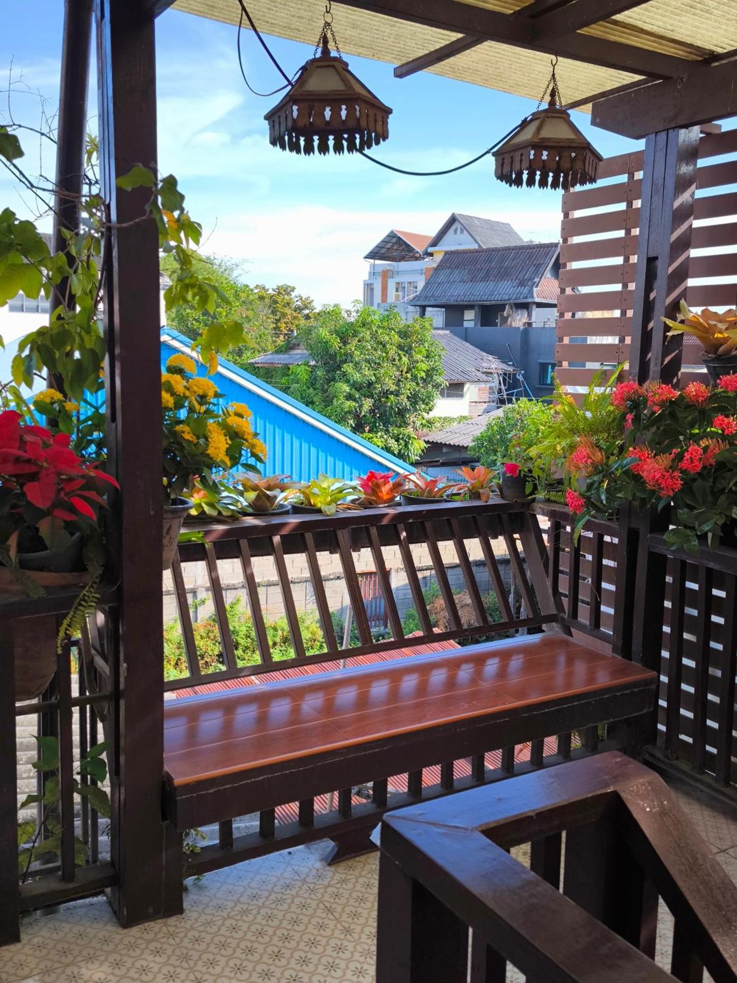 Hotel Ratchiangsaen Flora House à Chiang Mai Extérieur photo
