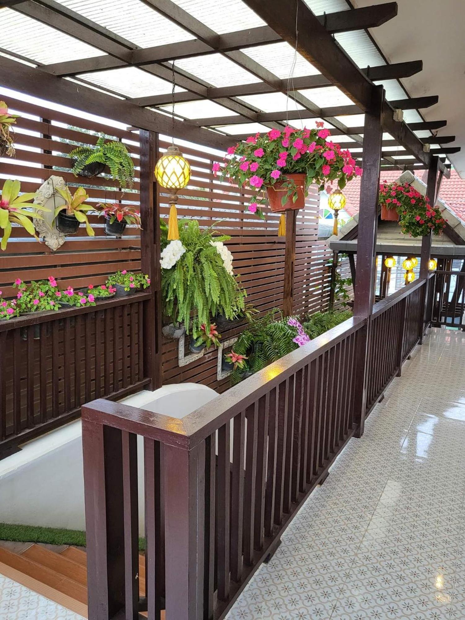 Hotel Ratchiangsaen Flora House à Chiang Mai Extérieur photo