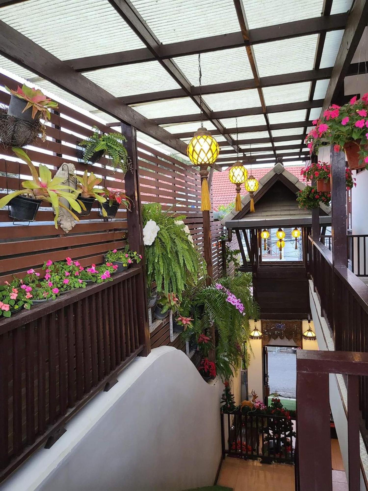 Hotel Ratchiangsaen Flora House à Chiang Mai Extérieur photo