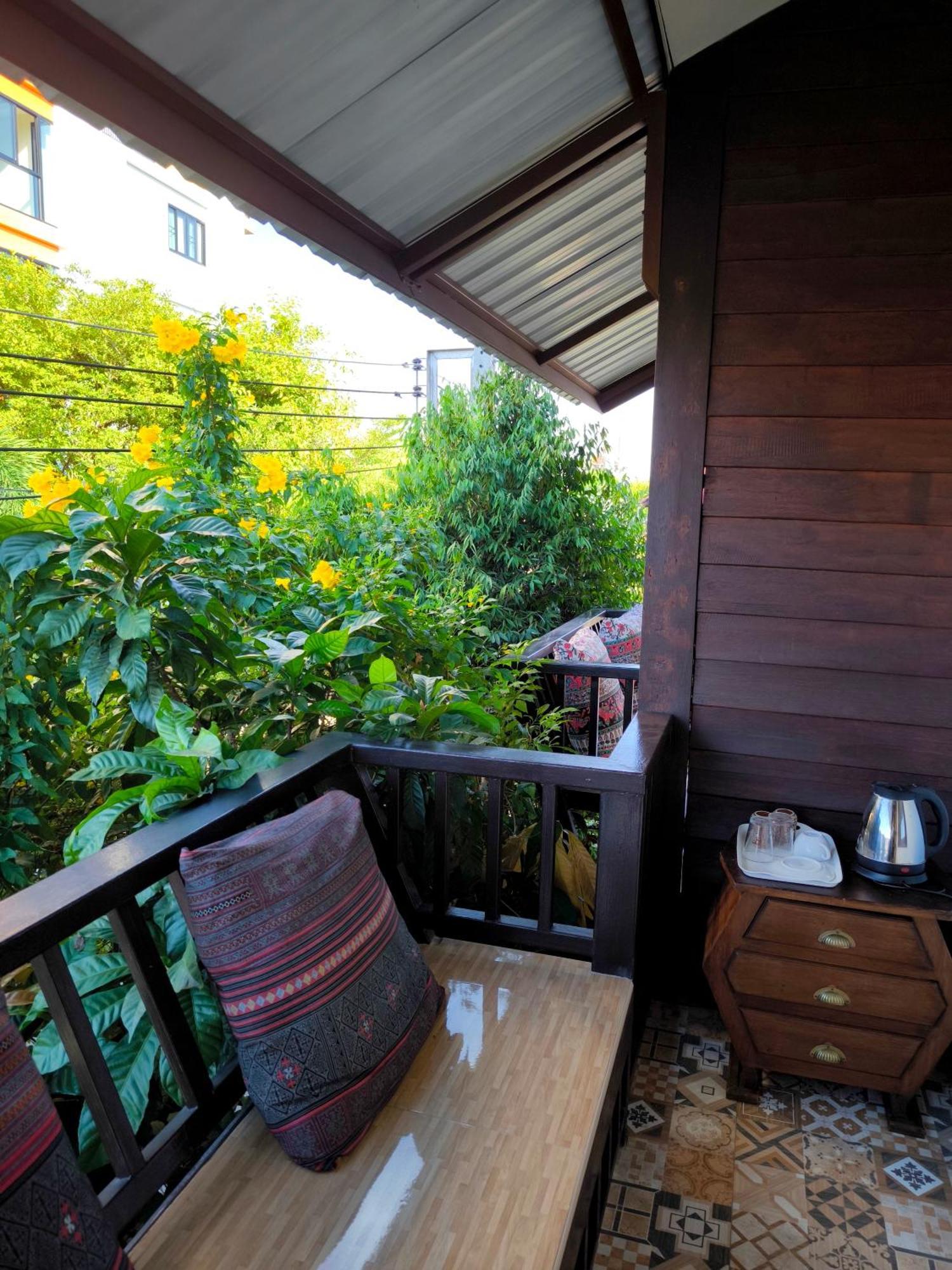 Hotel Ratchiangsaen Flora House à Chiang Mai Extérieur photo