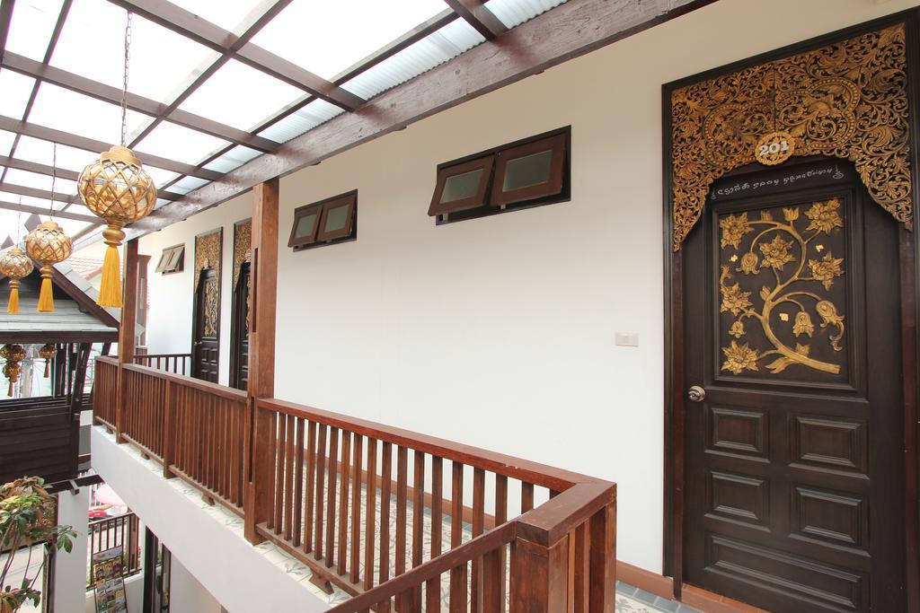 Hotel Ratchiangsaen Flora House à Chiang Mai Extérieur photo
