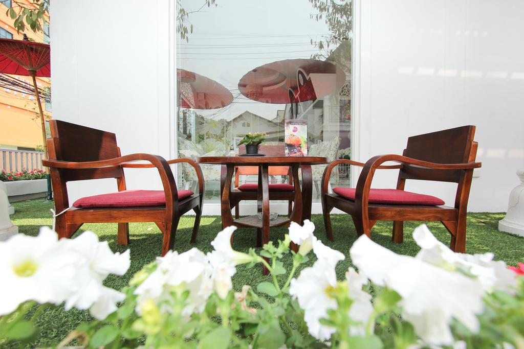 Hotel Ratchiangsaen Flora House à Chiang Mai Extérieur photo