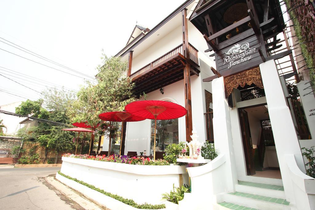 Hotel Ratchiangsaen Flora House à Chiang Mai Extérieur photo
