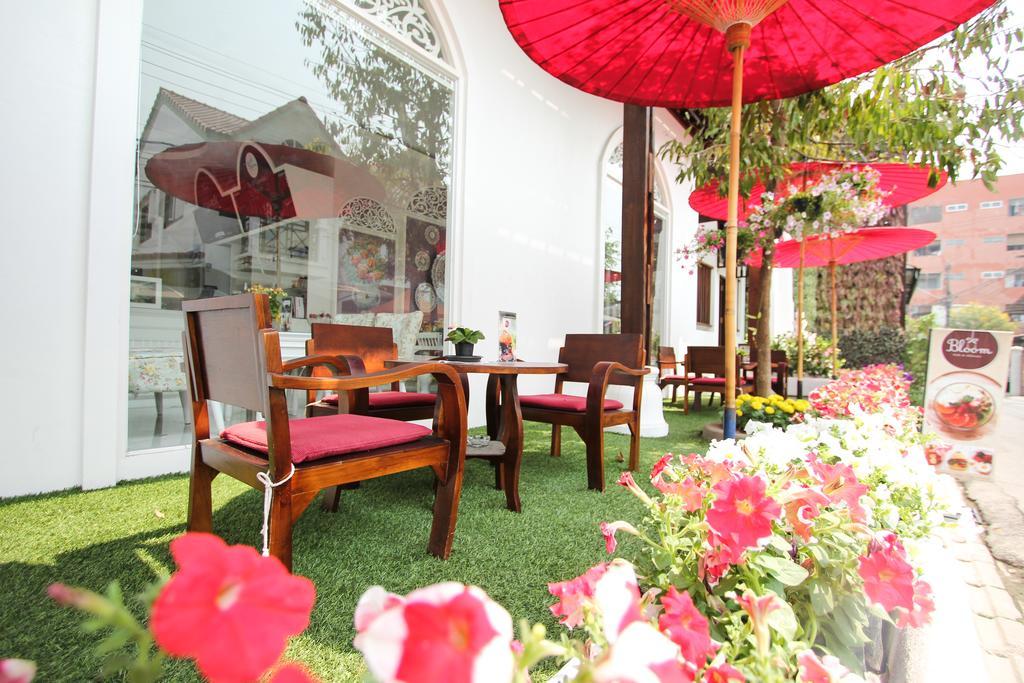 Hotel Ratchiangsaen Flora House à Chiang Mai Extérieur photo