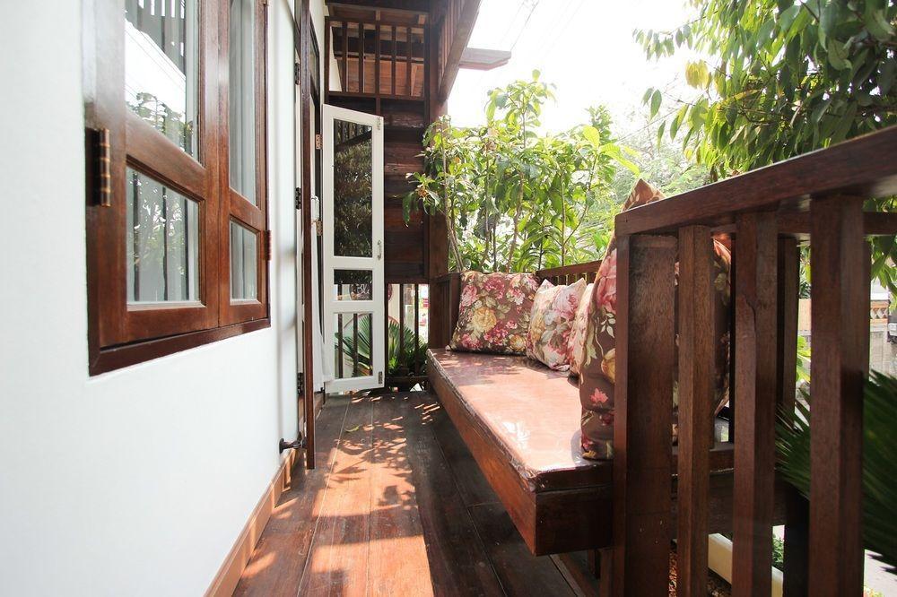 Hotel Ratchiangsaen Flora House à Chiang Mai Extérieur photo