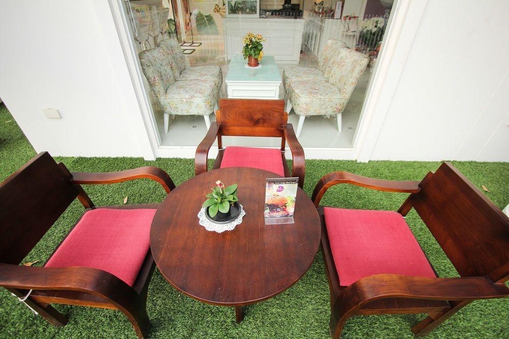 Hotel Ratchiangsaen Flora House à Chiang Mai Extérieur photo