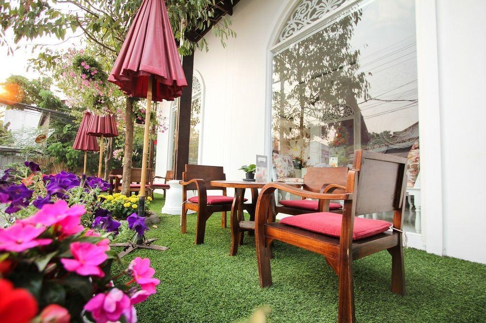 Hotel Ratchiangsaen Flora House à Chiang Mai Extérieur photo