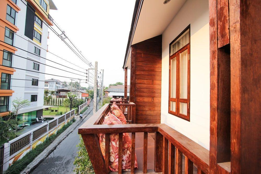 Hotel Ratchiangsaen Flora House à Chiang Mai Extérieur photo