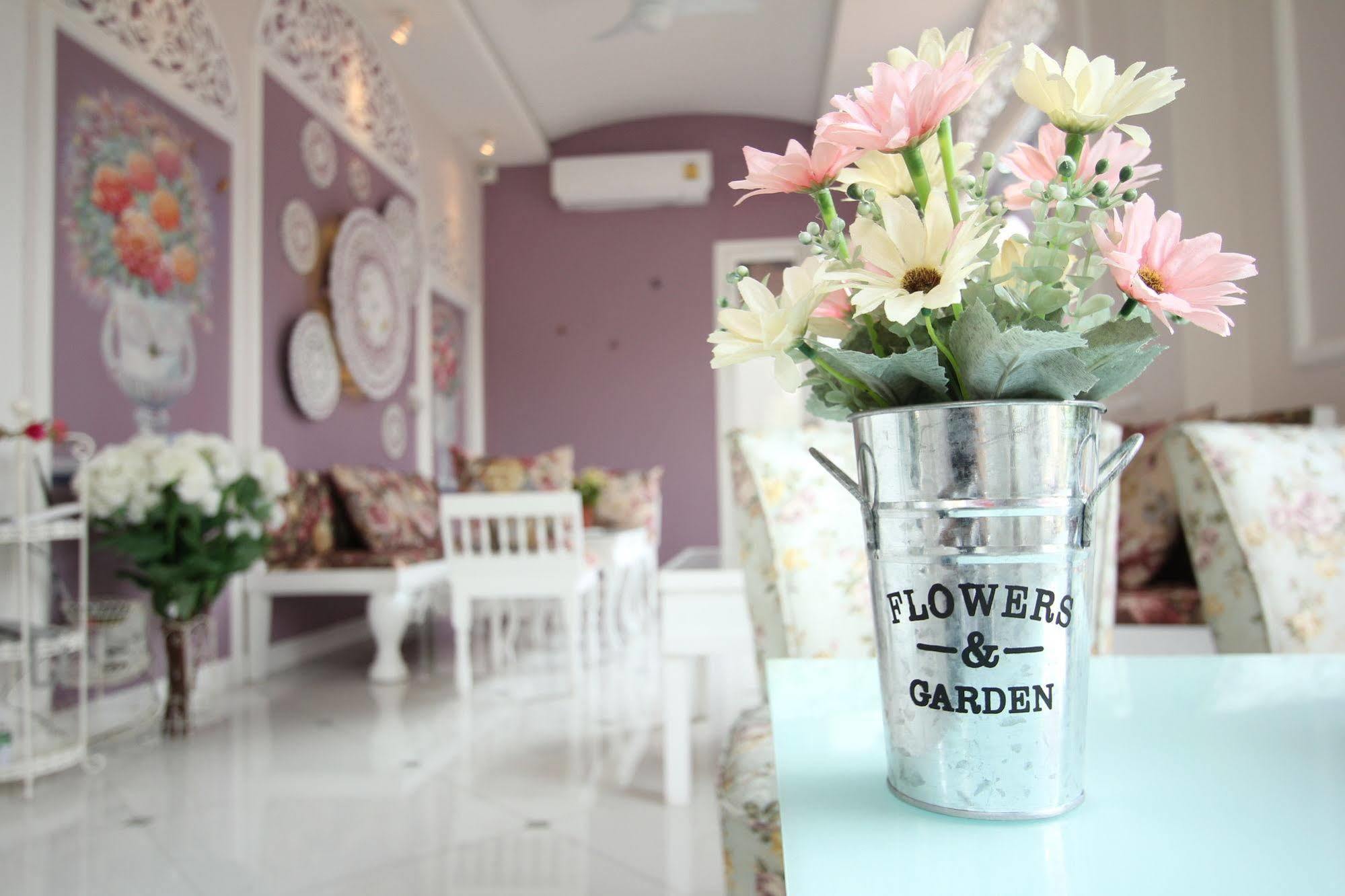 Hotel Ratchiangsaen Flora House à Chiang Mai Extérieur photo