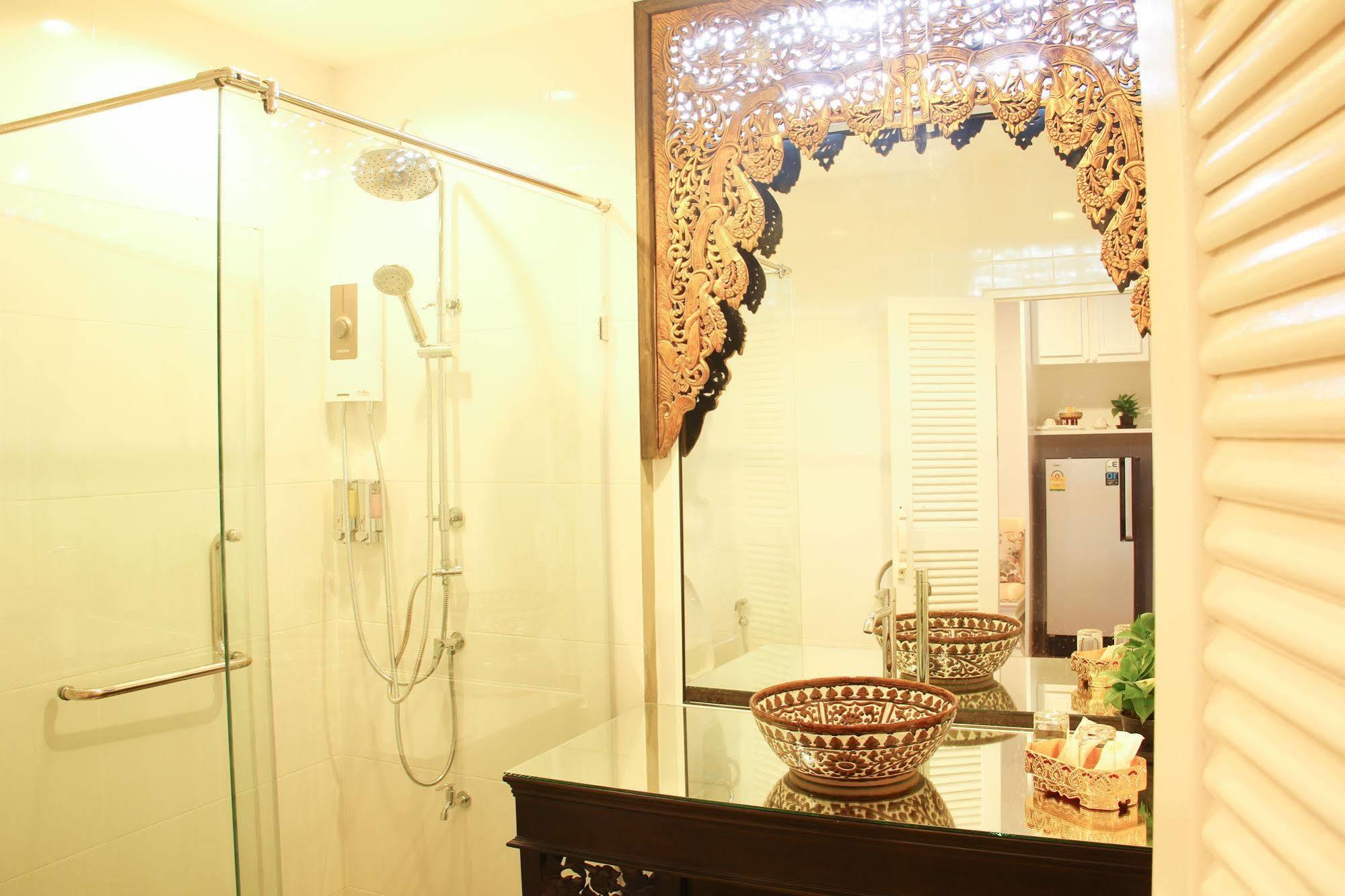 Hotel Ratchiangsaen Flora House à Chiang Mai Extérieur photo