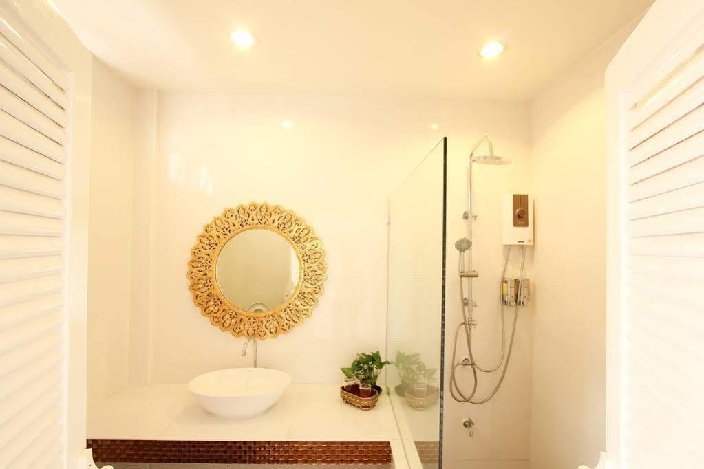 Hotel Ratchiangsaen Flora House à Chiang Mai Extérieur photo