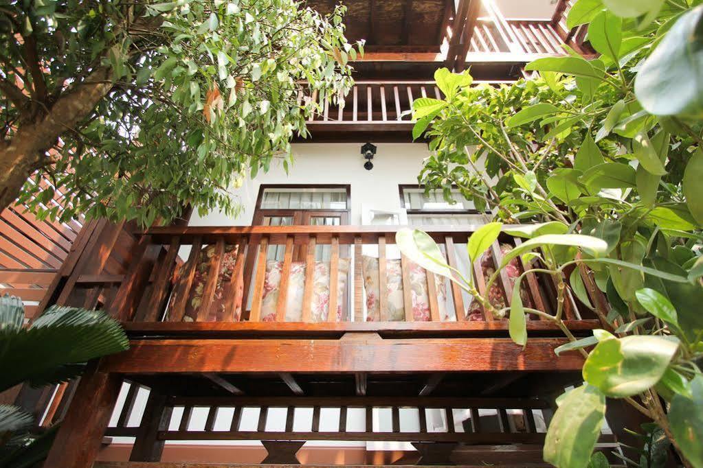 Hotel Ratchiangsaen Flora House à Chiang Mai Extérieur photo